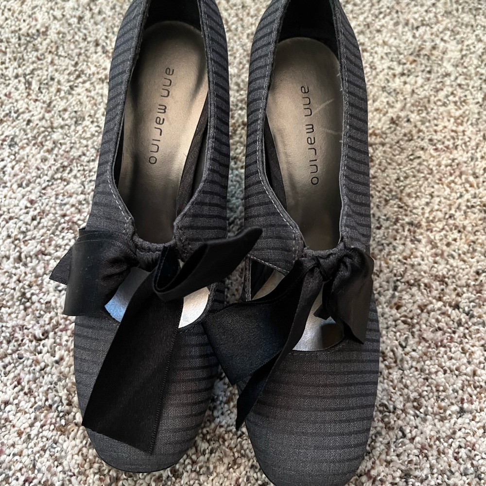 Size 6 Pinstripe Heels